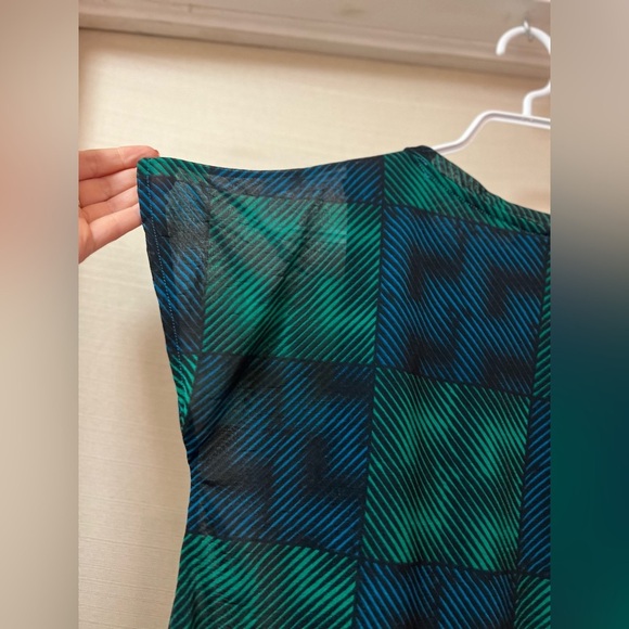 ⚫️ BOGO Green and Blue Dana Buchman Women's Top size small - Picture 8 of 8